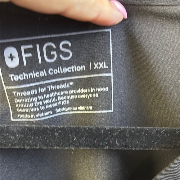 Figs Black Short Sleeve Tee for Medical Professionals - Picture 2 of 5